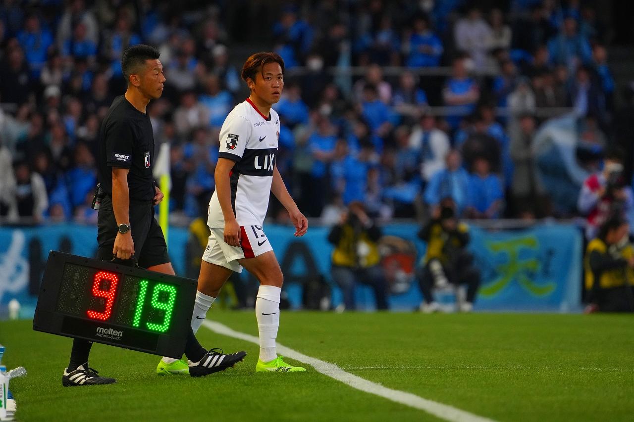 画像 : 1番目の画像 - 4月12日、およそ1年ぶりに戦列復帰した鹿島アントラーズの師岡柊生（写真◎Getty Images） - サッカーマガジンWEB