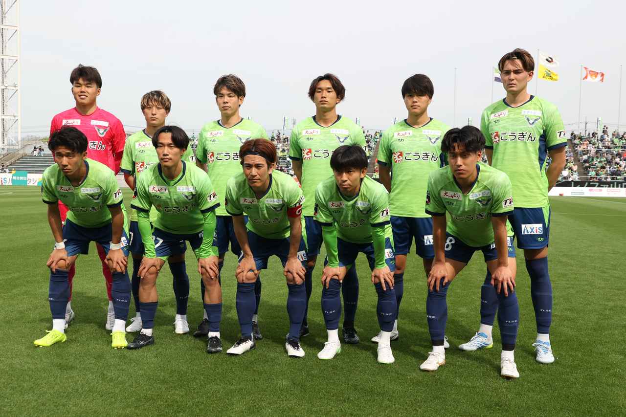 画像 : 2番目の画像 - 【写真】鳥取がルーキー荒井のプロ初得点、矢島の加入後初得点などで山口に大勝した（写真◎石倉利英） - サッカーマガジンWEB