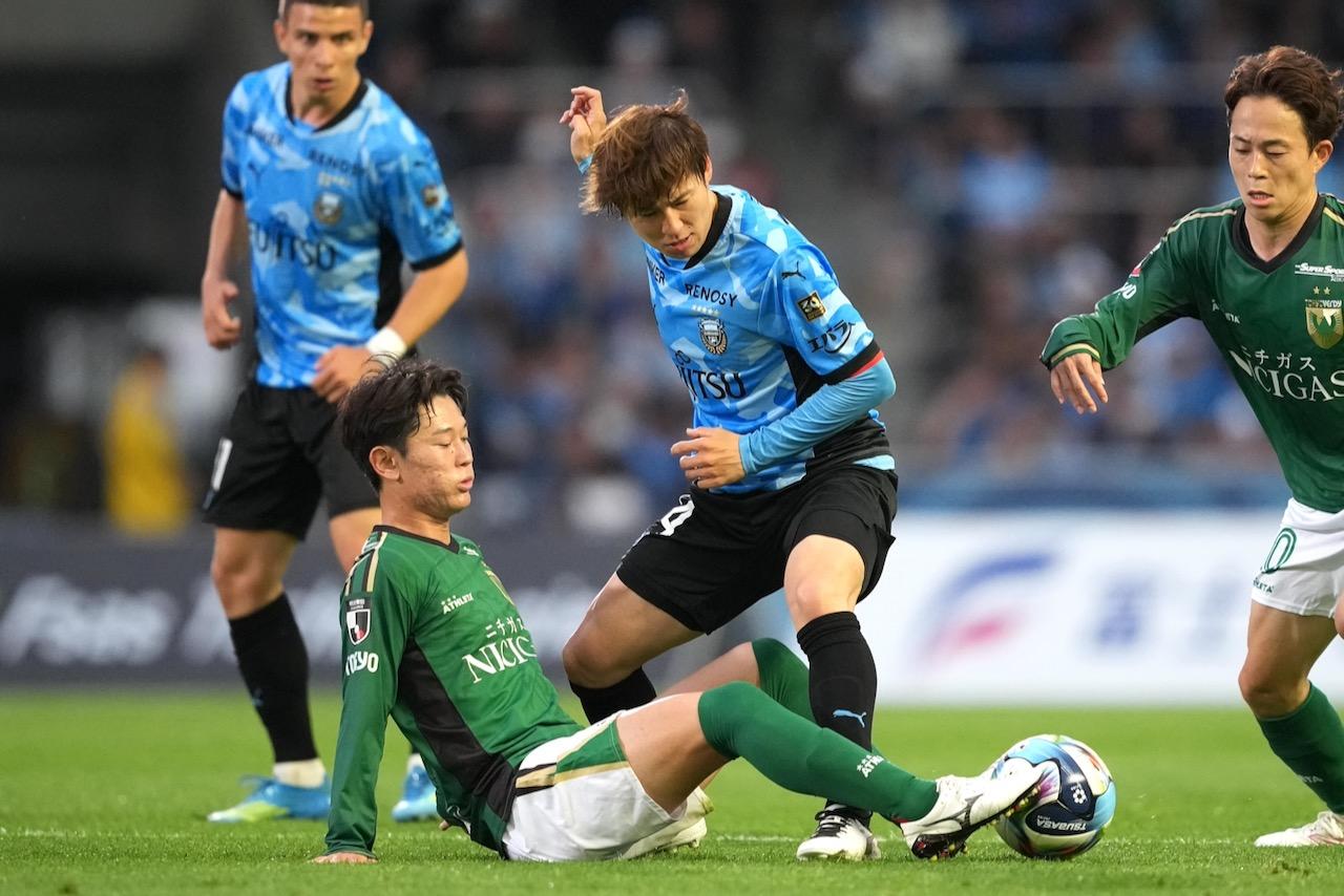 脇坂泰斗がエースの大仕事！ 確信のミドルシュートを決めきって、川崎F