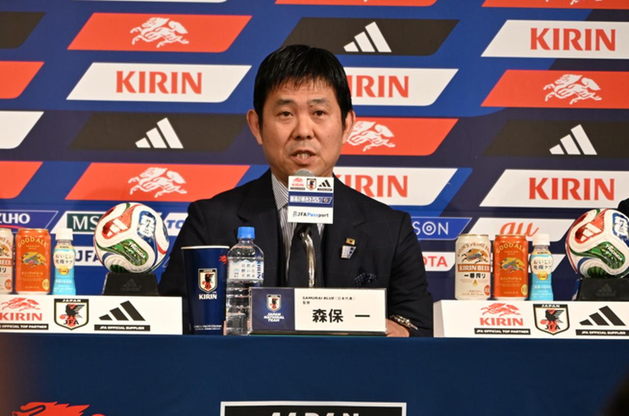 画像: メンバー発表会見に登壇した森保一監督（写真◎サッカーマガジン）