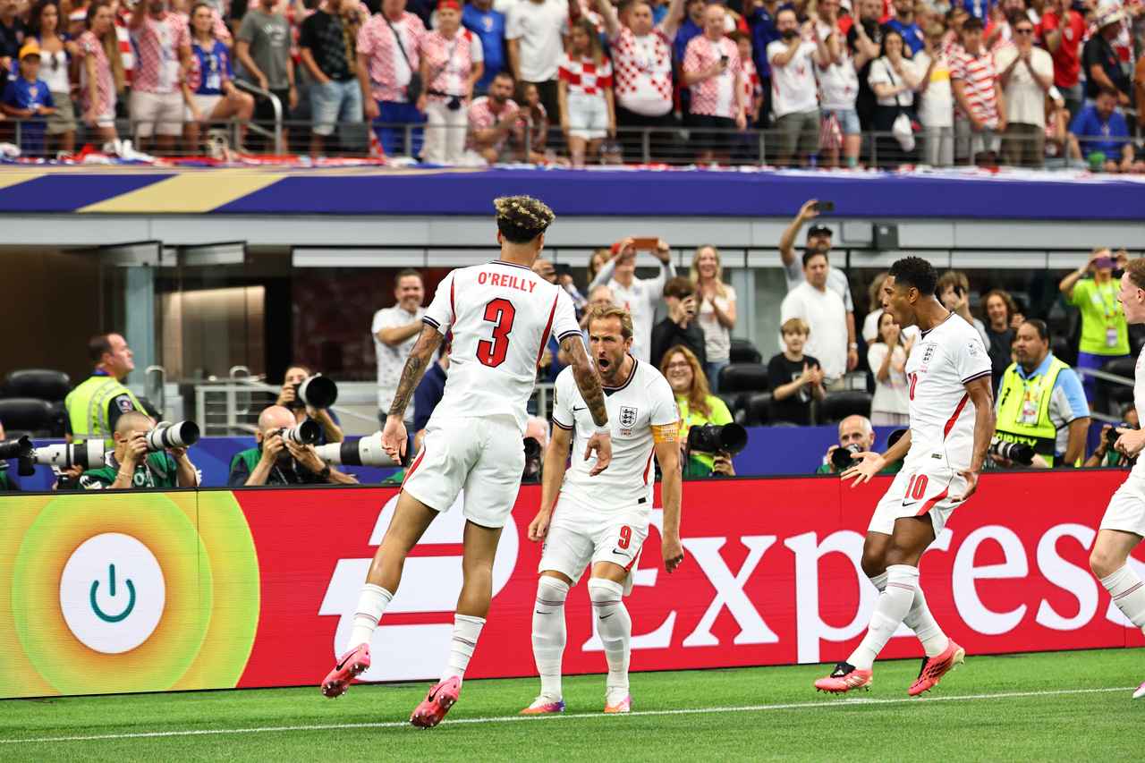 画像 : 3番目の画像 - 【写真】激しい点の取り合いとなったイングランドとクロアチアの注目の一戦(写真◎JMPA毛受亮介) - サッカーマガジンWEB