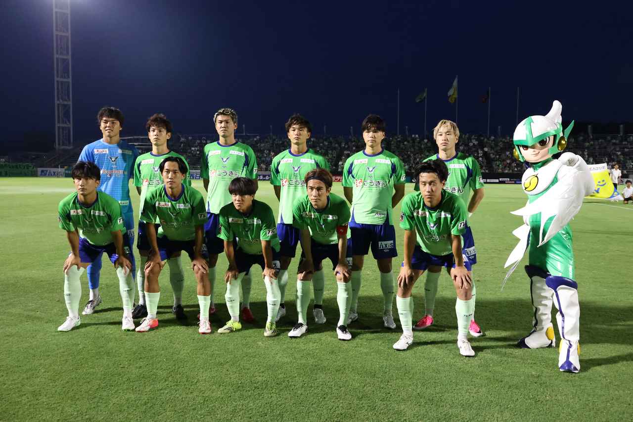 画像 : 2番目の画像 - 【写真】どちらも今季初勝利を目指して熱戦を繰り広げた鳥取と福島の一戦。後半に福島が先制したが、鳥取が2得点で逆転勝ち(写真◎石倉利英) - サッカーマガジンWEB