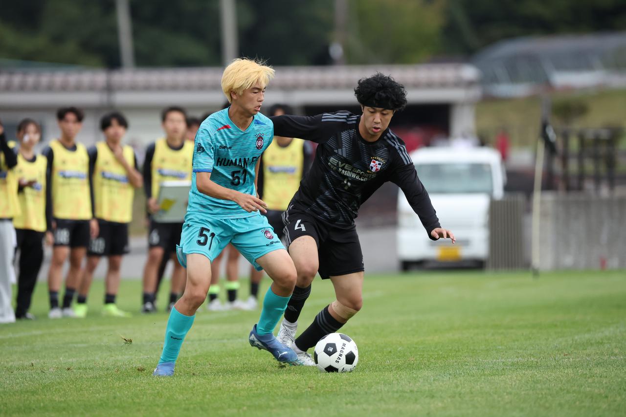 画像 : 8番目の画像 - 【写真】早稲田大学HUMAN FC Aが初優勝を成し遂げた昨年のサッカーマガジンカップ。決勝は同志社大学三ツ葉キッカーズAとの延長にもつれ込む激闘を制した(写真◎高野徹) - サッカーマガジンWEB
