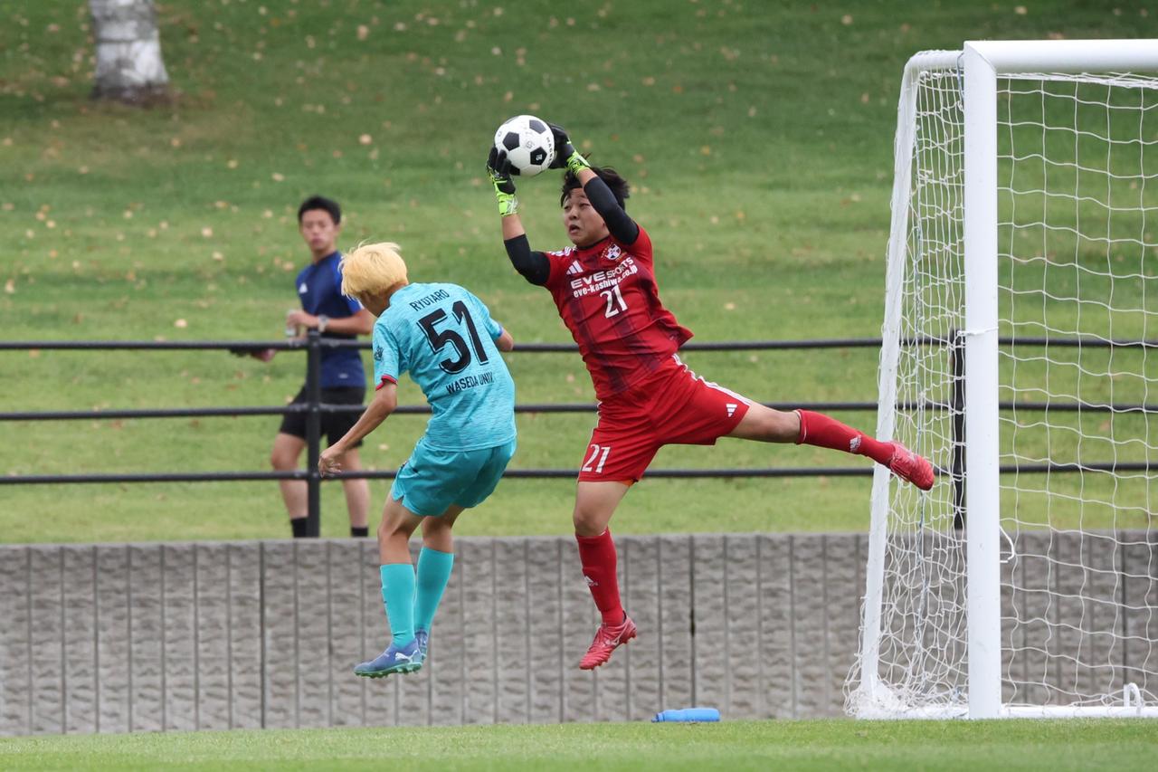 画像 : 9番目の画像 - 【写真】早稲田大学HUMAN FC Aが初優勝を成し遂げた昨年のサッカーマガジンカップ。決勝は同志社大学三ツ葉キッカーズAとの延長にもつれ込む激闘を制した(写真◎高野徹) - サッカーマガジンWEB