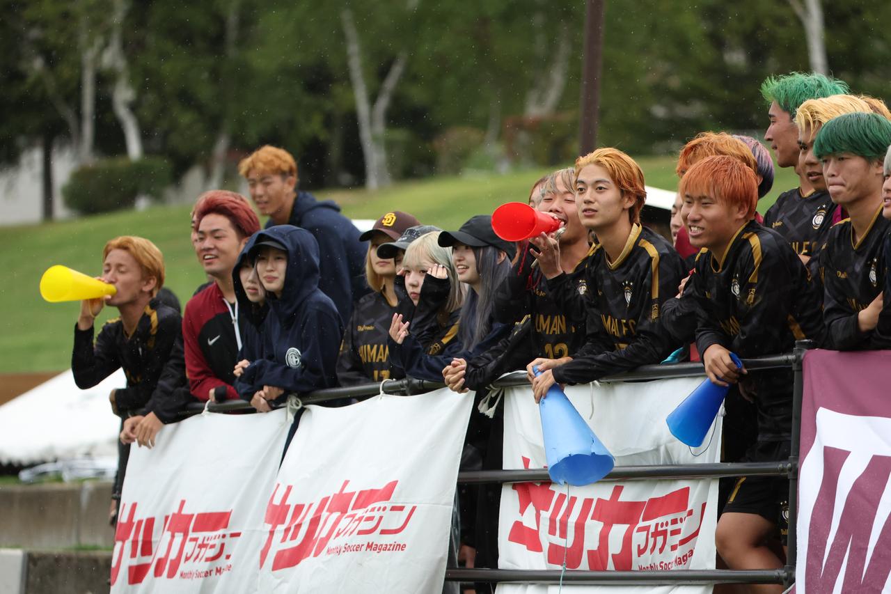 画像 : 16番目の画像 - 【写真】早稲田大学HUMAN FC Aが初優勝を成し遂げた昨年のサッカーマガジンカップ。決勝は同志社大学三ツ葉キッカーズAとの延長にもつれ込む激闘を制した(写真◎高野徹) - サッカーマガジンWEB