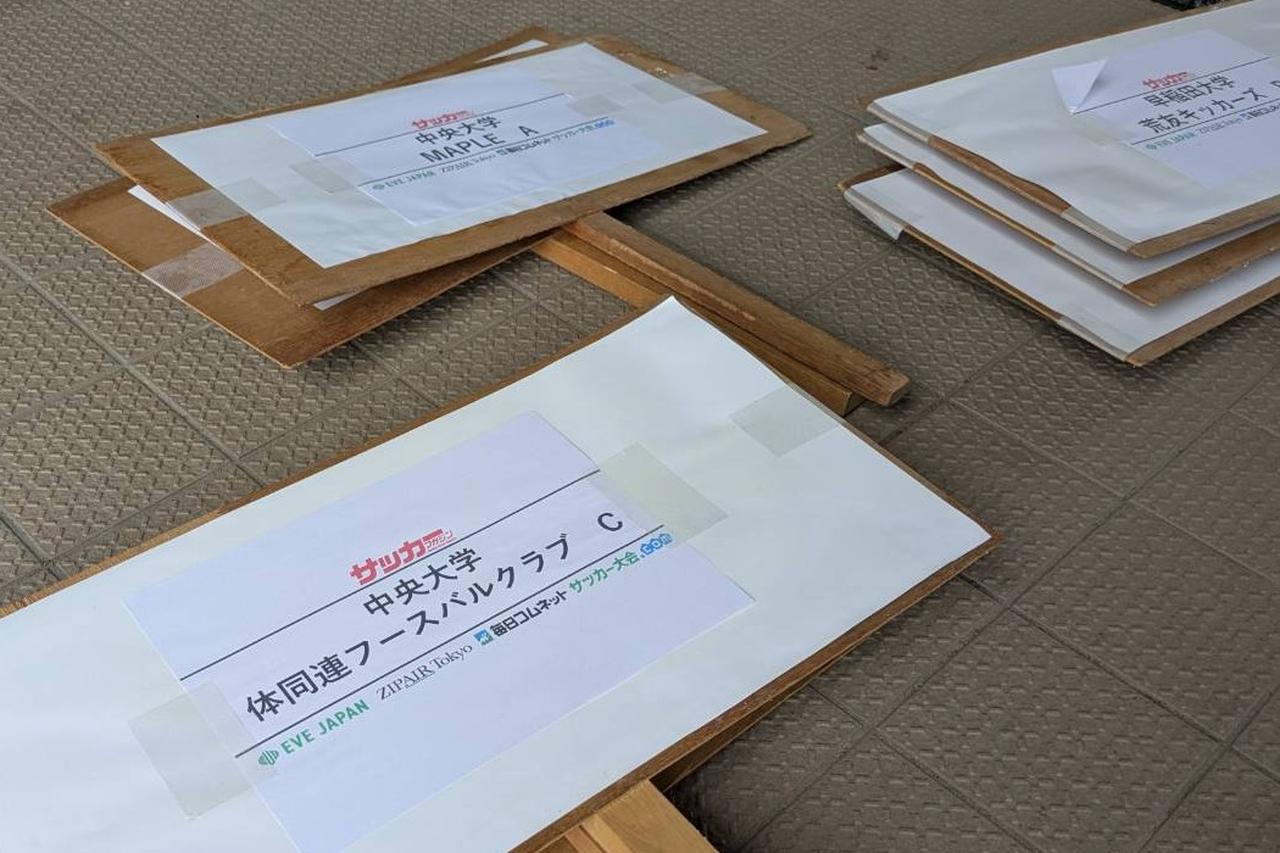 画像: 明日の開会式で使用されるプラカードの準備が進む