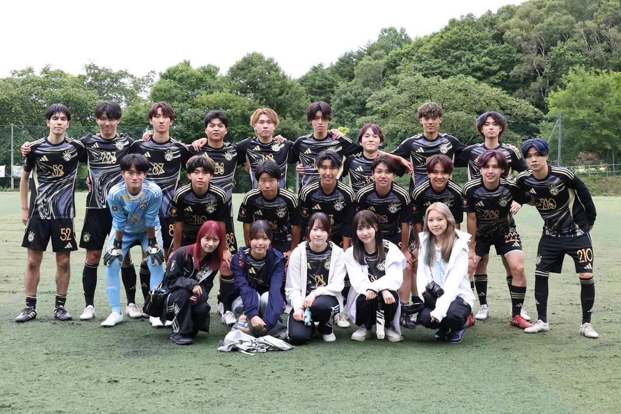 画像 : 12番目の画像 - 【写真】予選リーグ第1戦、拓殖大学Adriano FC(オレンジ)と早稲田大学荒友キッカーズB(赤×黒)、青山学院大学理工サッカー部A(白)と慶應義塾大学理工学部サッカー部F(黒)の激闘!(写真◎石倉利英) - サッカーマガジンWEB