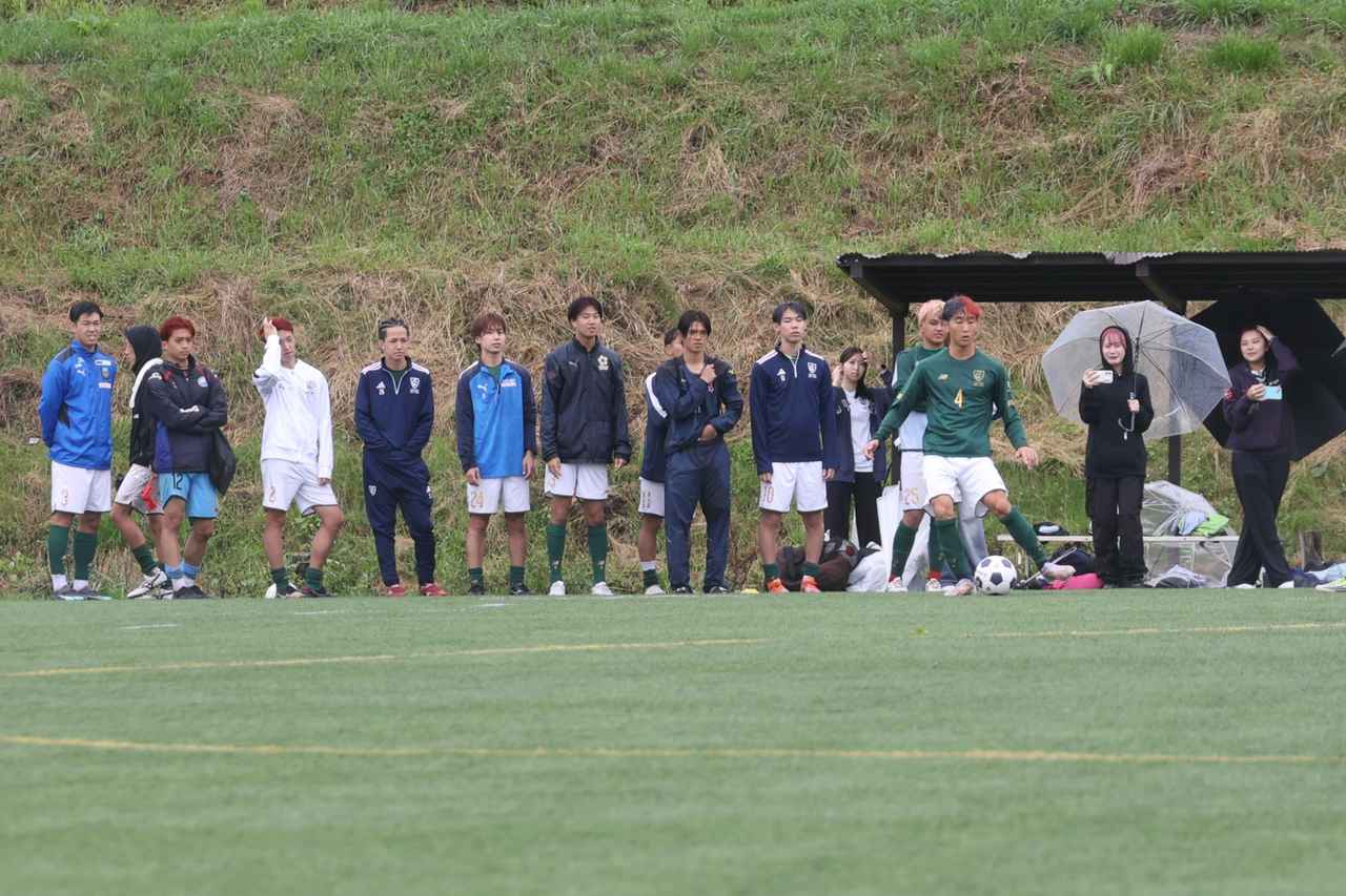 画像 : 19番目の画像 - 【写真】早稲田大学FC.GUSTA A(オレンジ)と早稲田大学理工サッカー部D(黒)、應義塾大学理工学部体育会サッカー部A(黒)と中央大学サッカー同好会(緑)の激闘!(写真◎石倉利英) - サッカーマガジンWEB