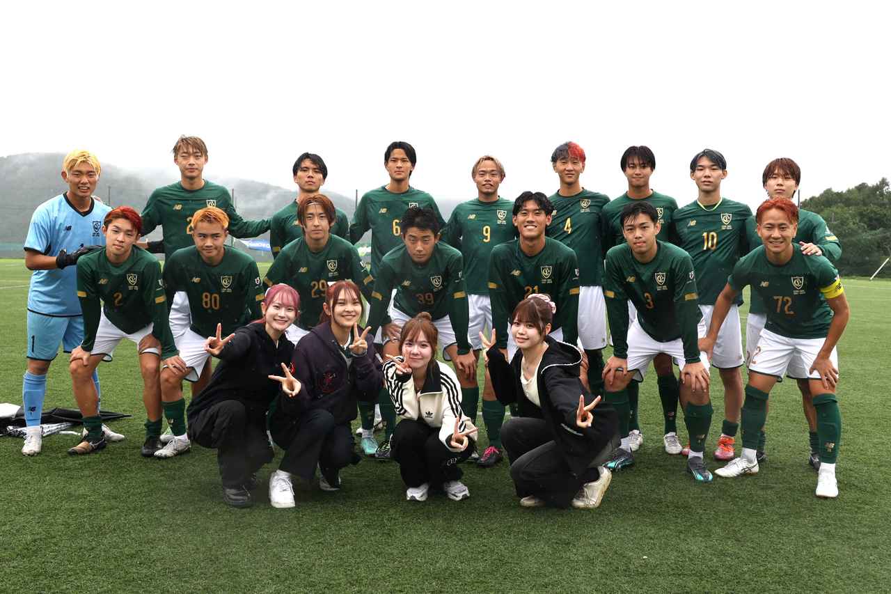 画像 : 14番目の画像 - 【写真】早稲田大学FC.GUSTA A(オレンジ)と早稲田大学理工サッカー部D(黒)、應義塾大学理工学部体育会サッカー部A(黒)と中央大学サッカー同好会(緑)の激闘!(写真◎石倉利英) - サッカーマガジンWEB