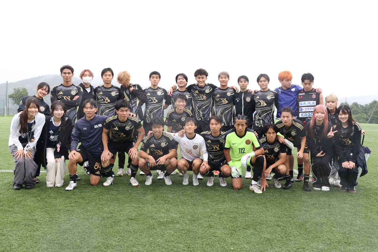 画像 : 15番目の画像 - 【写真】早稲田大学FC.GUSTA A(オレンジ)と早稲田大学理工サッカー部D(黒)、應義塾大学理工学部体育会サッカー部A(黒)と中央大学サッカー同好会(緑)の激闘!(写真◎石倉利英) - サッカーマガジンWEB