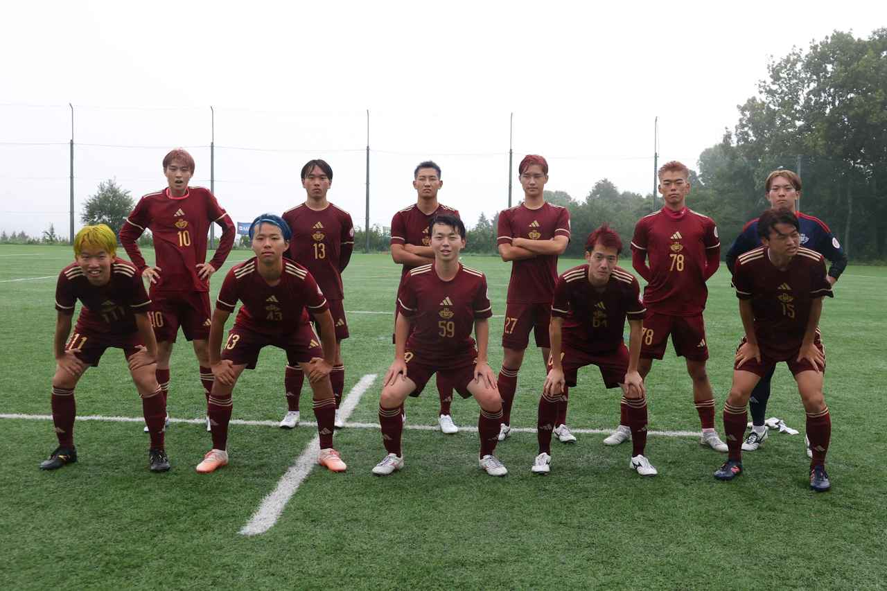 画像 : 2番目の画像 - 【写真】中央大学サッカー同好会(緑)と早稲田大学稲穂キッカーズC(エンジ)、立教大学FC立教A(白)と早稲田大学稲穂キッカーズA(エンジ)がベスト8を懸けて激突!(写真◎石倉利英) - サッカーマガジンWEB