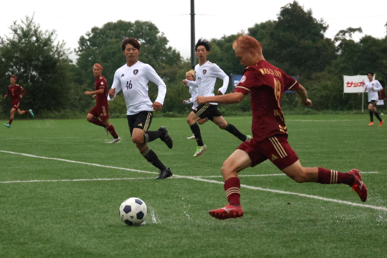 画像 : 13番目の画像 - 【写真】中央大学サッカー同好会(緑)と早稲田大学稲穂キッカーズC(エンジ)、立教大学FC立教A(白)と早稲田大学稲穂キッカーズA(エンジ)がベスト8を懸けて激突!(写真◎石倉利英) - サッカーマガジンWEB