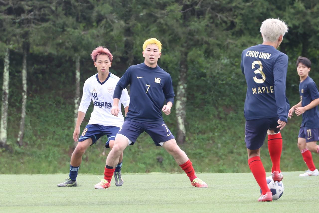 画像 : 30番目の画像 - 【写真】中央大学体同連フースバルクラブB(赤)と明治学院大学白金FC(白)、中央大学MAEPLE(紺)と青山学院大学理工サッカー部A(白)がベスト4を懸けて激突!(写真◎石倉利英) - サッカーマガジンWEB