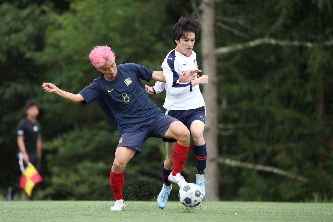 画像 : 18番目の画像 - 【写真】中央大学サッカー同好会(緑)と中央大学体同連フースバルクラブB(赤)、明治大学Groovykids(白)と中央大学MAEPLE(紺)が決勝進出を懸けて激突!(写真◎高野徹) - サッカーマガジンWEB