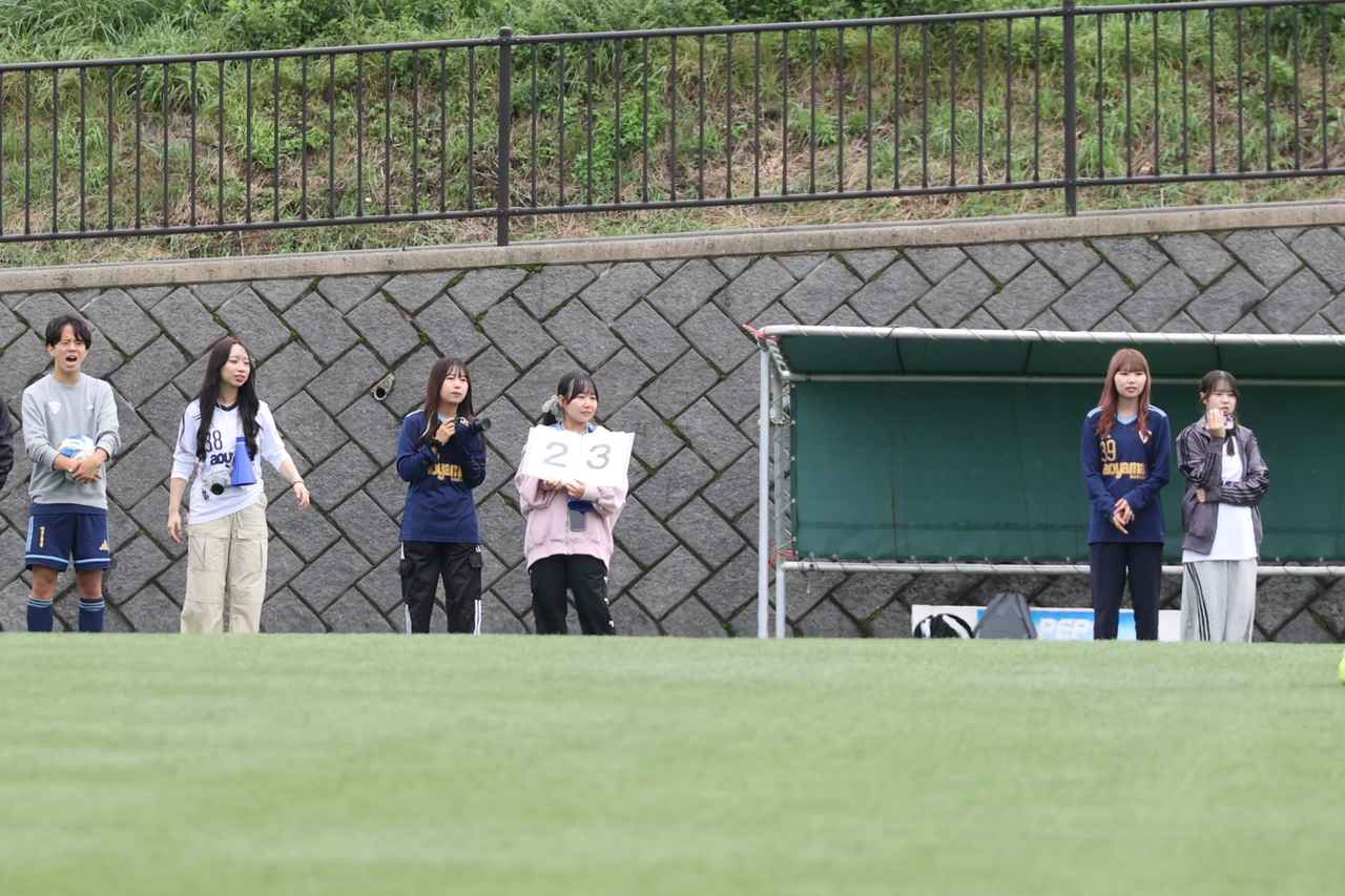 画像 : 20番目の画像 - 【写真】中央大学体同連フースバルクラブB(赤)と明治学院大学白金FC(白)、中央大学MAEPLE(紺)と青山学院大学理工サッカー部A(白)がベスト4を懸けて激突!(写真◎石倉利英) - サッカーマガジンWEB