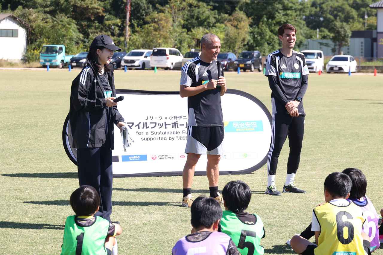 画像 : 3番目の画像 - 【写真】鳥取県境港市のガイナーレ誠道アカデミーで開催された今回のイベント。気候変動とサッカーの関係について学ぶ『サステナトーク』や、小野氏が現役時代を思わせる華麗なテクニックを披露したサッカー教室で大いに盛り上がった(写真◎石倉利英) - サッカーマガジンWEB