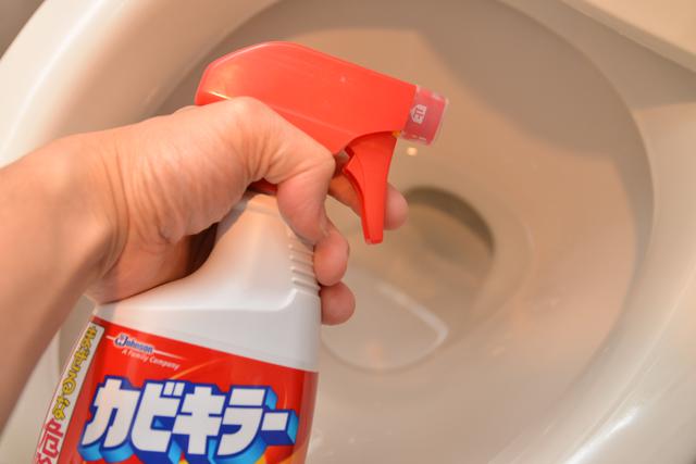 画像2: ②便器のふち裏掃除はカビクリーナーで代用できる