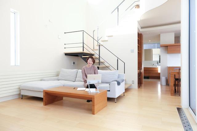 画像: Fujinaoさんのご自宅のリビング。まるでモデルルームのようにキレイなお部屋にびっくり!