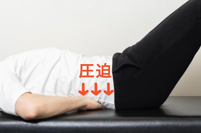 画像7: 【カンタン5分で腰痛改善】寝ながらストレッチでおやすみ前に体をリフレッシュ!