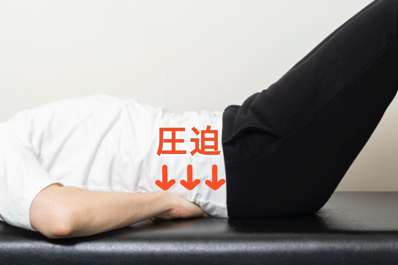 画像7: 【カンタン5分で腰痛改善】寝ながらストレッチでおやすみ前に体をリフレッシュ!