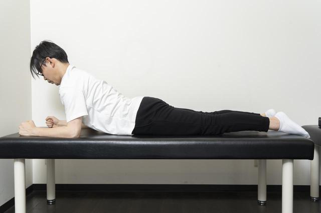 画像16: 【カンタン5分で腰痛改善】寝ながらストレッチでおやすみ前に体をリフレッシュ!