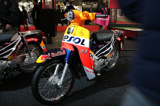 画像: レプソルカラーのホンダ・スーパーカブ110