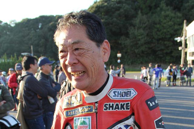 画像: 走行後に笑顔を見せる河崎裕之さん