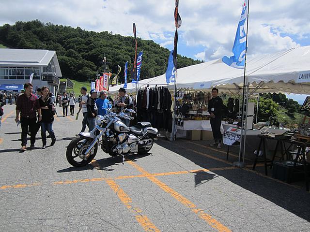 画像: 雑誌社や用品メーカーのPRブース
