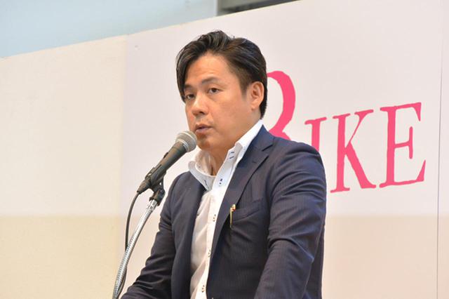画像: 主催者を代表して挨拶する経産省自動車課の河野課長