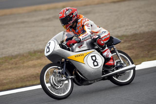 画像: 「RC142」(59年)を駆るマルケス選手