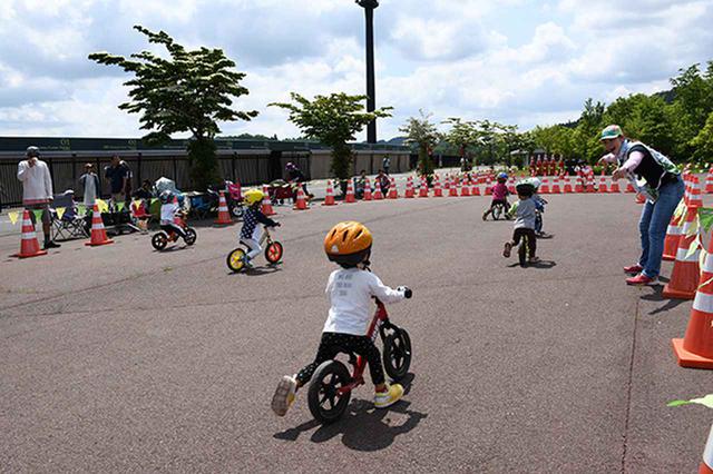 画像: 子供達によるストライダーの大会なども開催