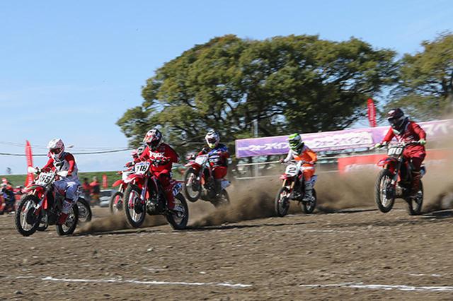 画像: 全日本ライダー達によるデモレース。迫力のスタート