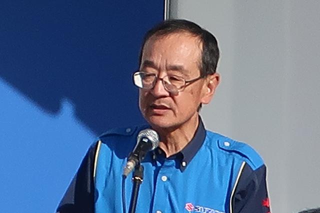 画像: 閉会を宣言するスズキ二輪の濱本社長