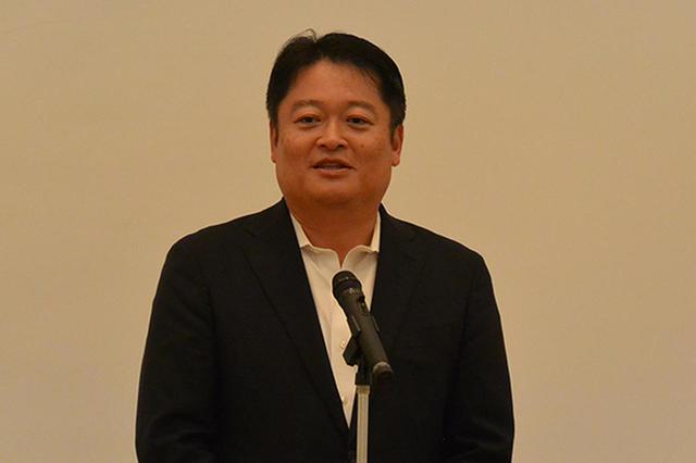 画像: 開会あいさつを行う山梨県の長崎知事