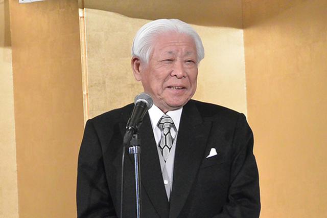 画像: 受賞祝賀会で受賞者を称える日整連の竹林会長