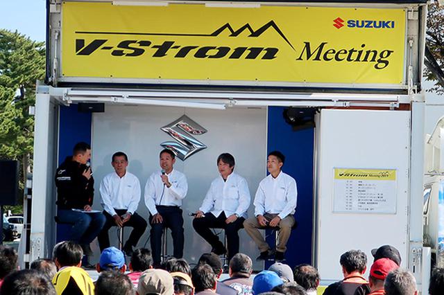 画像: トークショーでのVストローム開発担当者ら(右4人)とノアさん