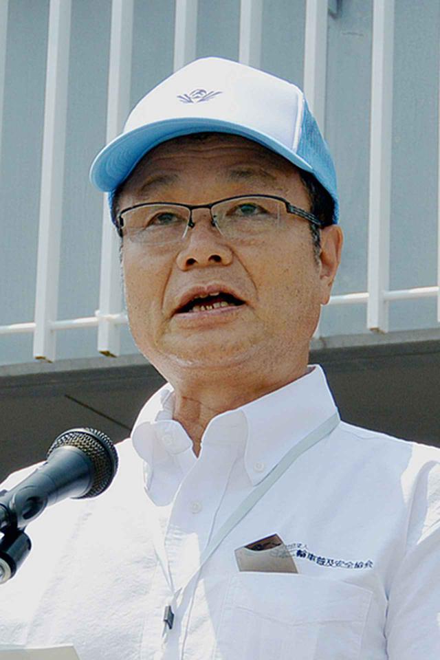 画像: 開会式冒頭であいさつする伊東日本二普協会長