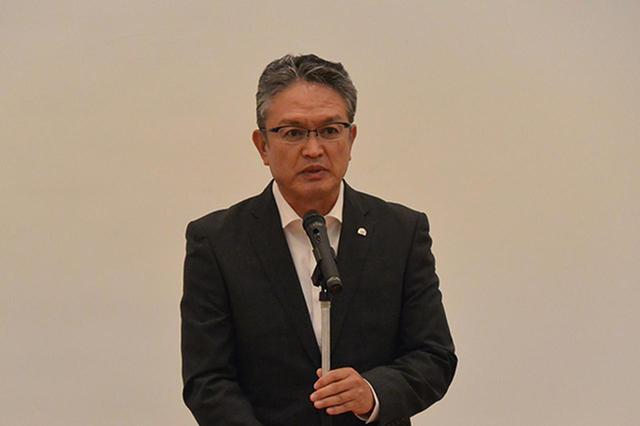 画像: 閉会あいさつを行うAJの大村会長