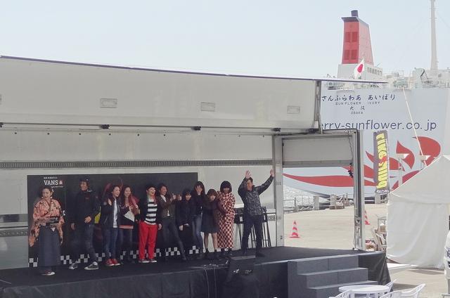 画像: 無観客での番組生配信イベントは会場を伏せて開催された(実は大阪・南港ATC)