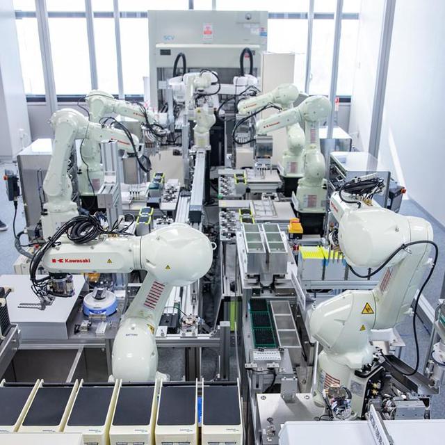 画像: 人の移動の早期回復への貢献が期待されるPCR検査ロボットシステム(デモ設備)