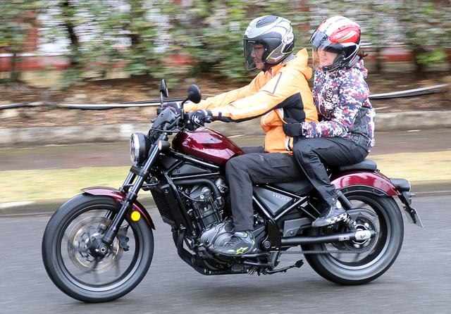 画像: 太田氏と梅本さんの二人が乗車・試乗した