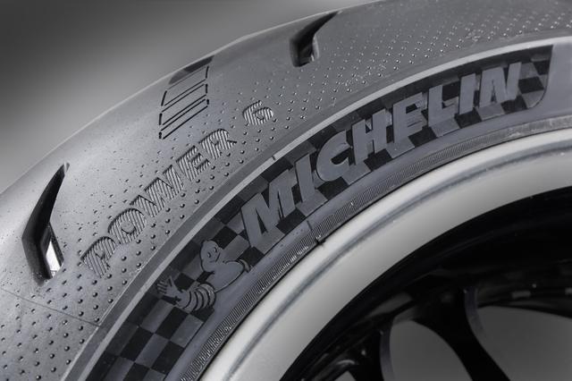 【ミシュラン】 タイヤパレット 展示台 ディスプレイ 世田谷ベース ガレージ m21969043085_1.jpg?1755843129