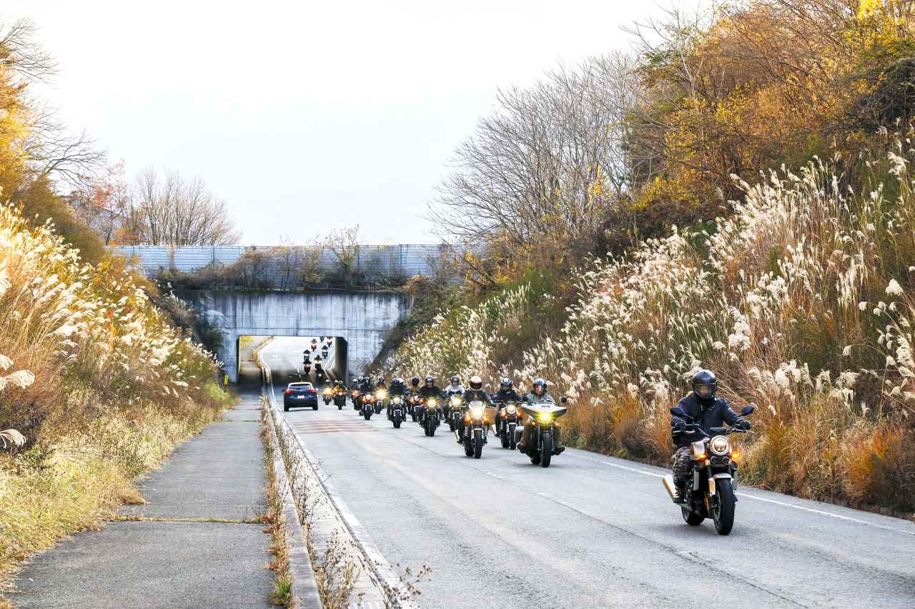 画像: 編集長19名とホンダマンが一緒にツーリングを楽しんだ