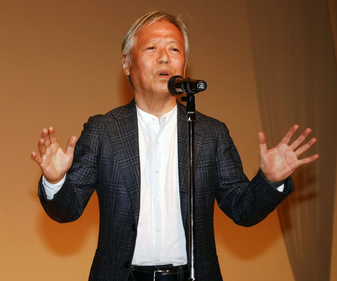 画像: 参加者を代表してあいさつする二輪車新聞・本多編集長