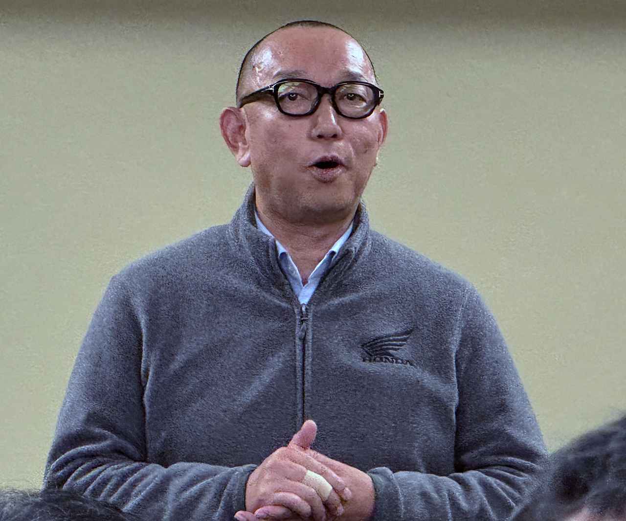 画像: 最終日に締めくくりのあいさつを行うHMJ・村川部長