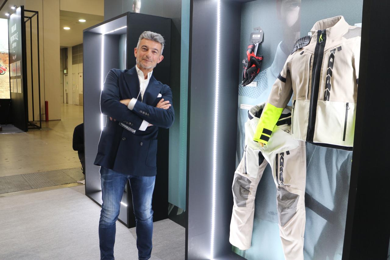 画像: ＳＰＩＤＩ製品を解説するシモーネ氏