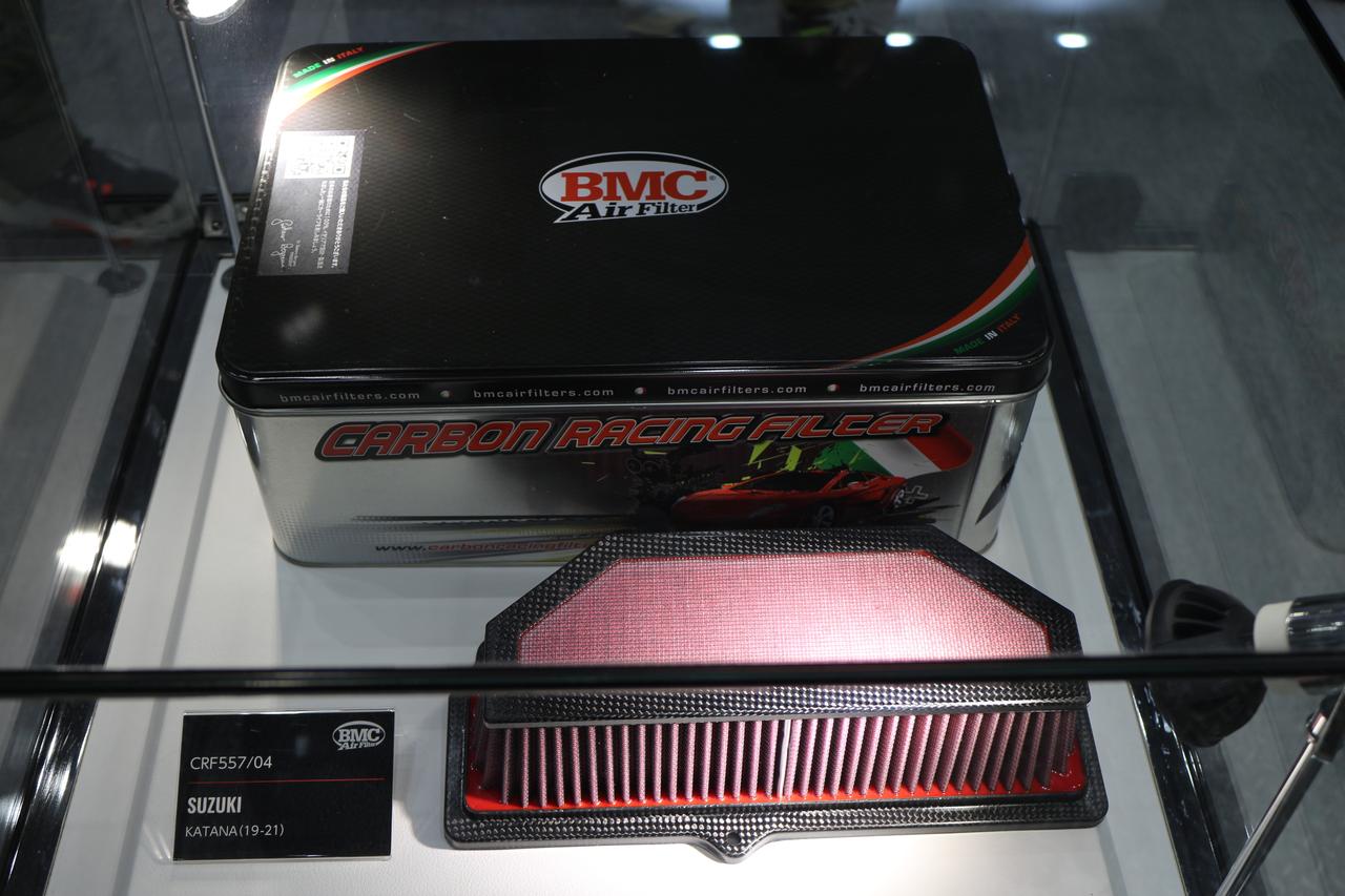 画像: 特別仕様「ＣＲＦ」シリーズ。箱には社長からのメッセージが刻まれている