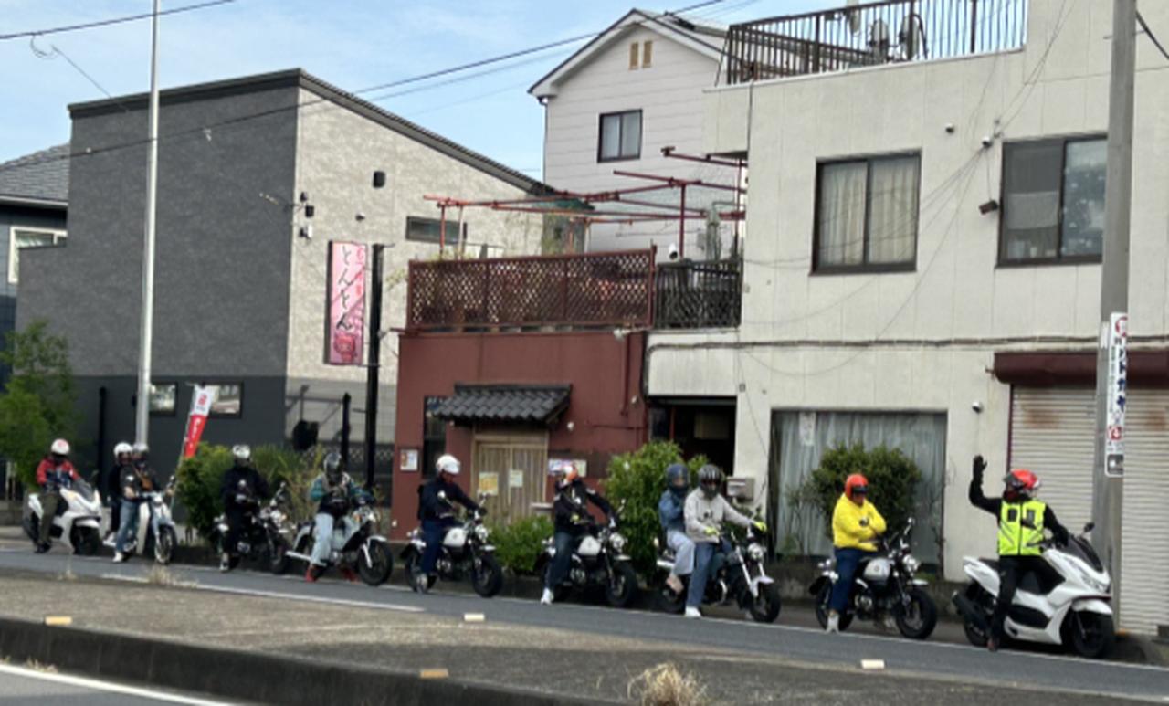 画像: 一般道を走行中のようす