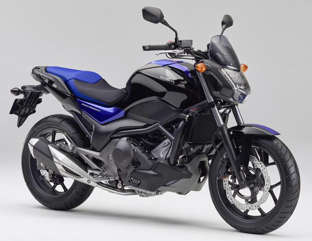 画像: NCシリーズのスポーツバージョンがNC750S。基本構造はほぼ同一、ヘッドライトや燃料タンクまわりのデザインが違い、価格も750Sの方が12万円ほど安い。写真のモデルがDCTのツートーンカラーで、消費税10%込み84万2600円。