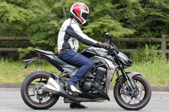 画像1: カワサキ「Z1000」のライディングポジションと足つき性